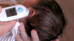 Comment surveiller la température de bébé